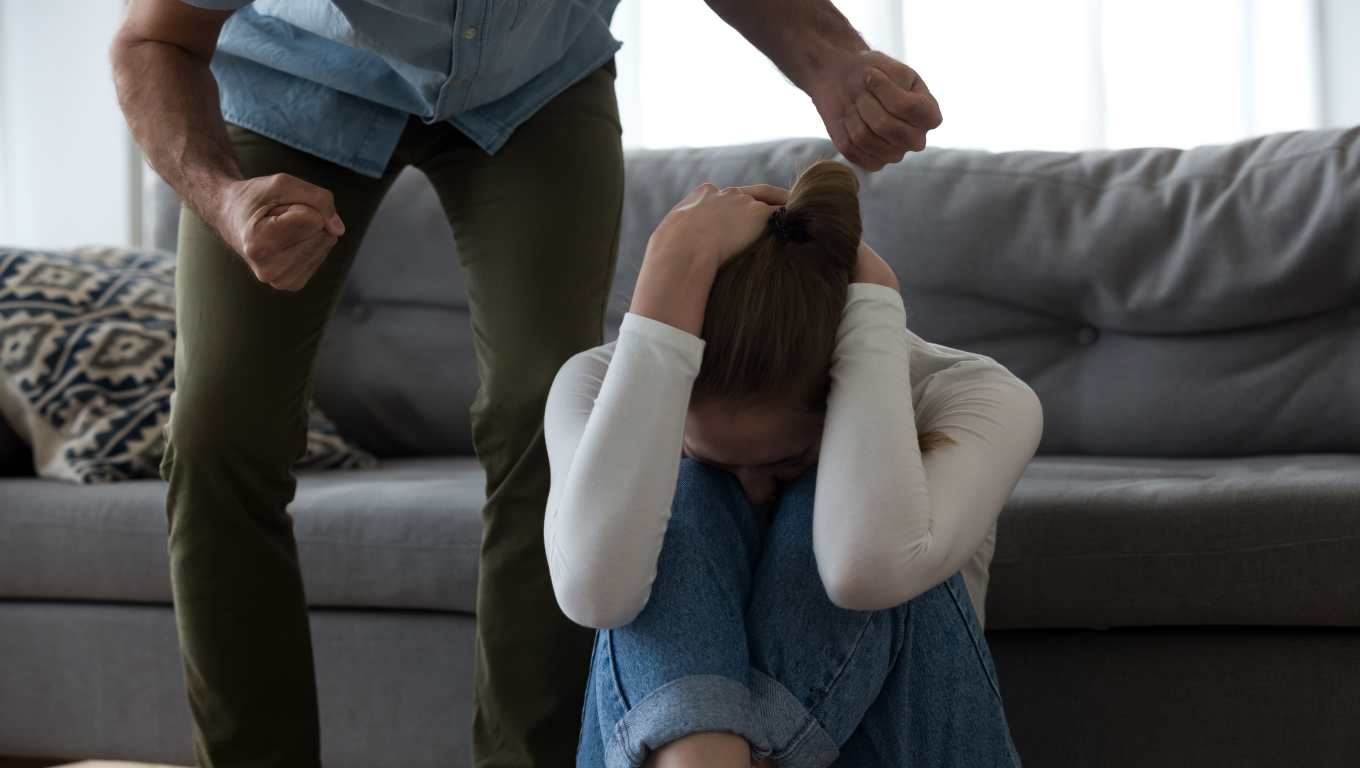 La violencia psicológica contra la mujer abre la puerta a la violencia física, sexual y económica, que están tipificadas como delito. (Foto Prensa Libre: Shutterstock)