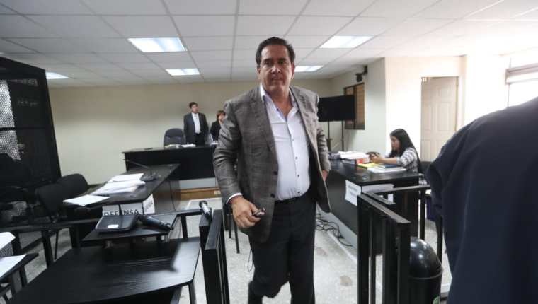 Gustavo Alejos aceptó los cargos en un caso de defraudación por venta de medicamentos al IGSS. (Foto Prensa Libre: Érick Ávila)