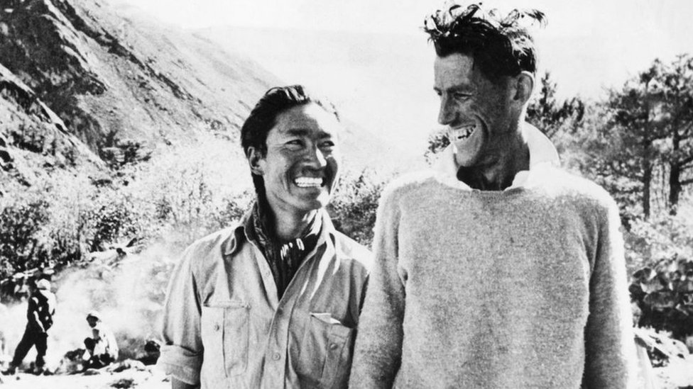"Nuestros padres subieron como simples seres humanos y regresaron como héroes mundiales al ser los primeros en ascender el Everest"