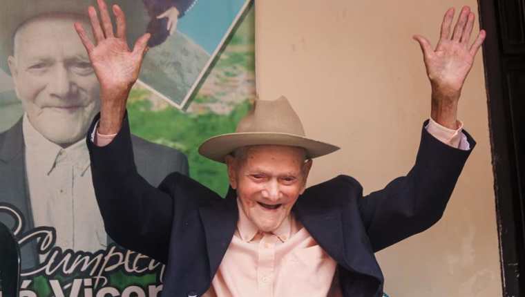 El hombre más viejo del mundo celebra sus 114 años de edad en su estado natal de Venezuela