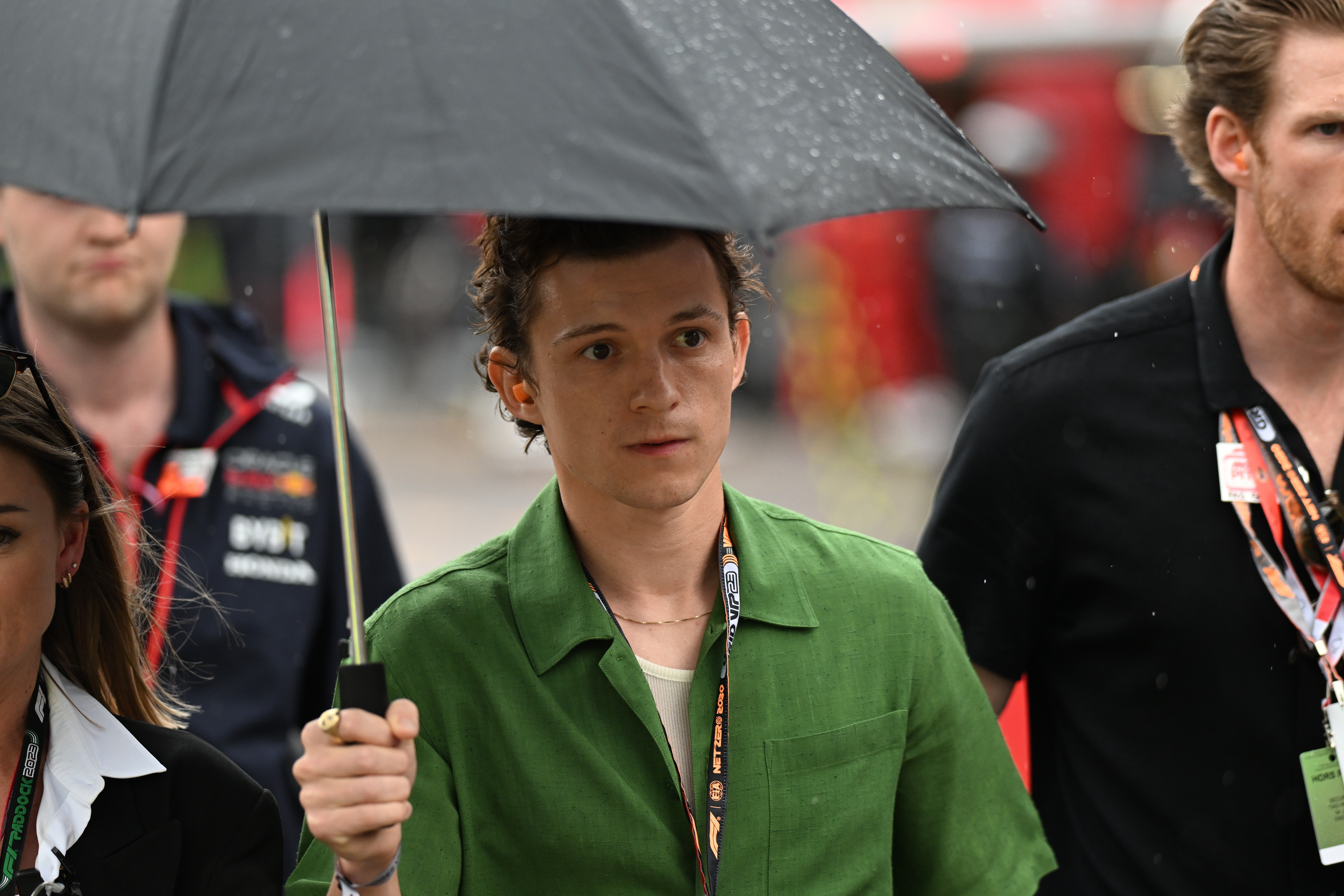Monaco (Monaco), 28/05/2023.- English actor Tom Holland (C) attends the Formula One Grand Prix of Monaco at the Circuit de Monaco in Monte Carlo, Monaco, 28 May 2023. (Fórmula Uno) EFE/EPA/CHRISTIAN BRUNA / POOL