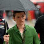 Monaco (Monaco), 28/05/2023.- English actor Tom Holland (C) attends the Formula One Grand Prix of Monaco at the Circuit de Monaco in Monte Carlo, Monaco, 28 May 2023. (Fórmula Uno) EFE/EPA/CHRISTIAN BRUNA / POOL