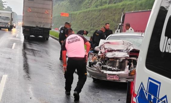 ACCIDENTE EN LA AUTOPISTA