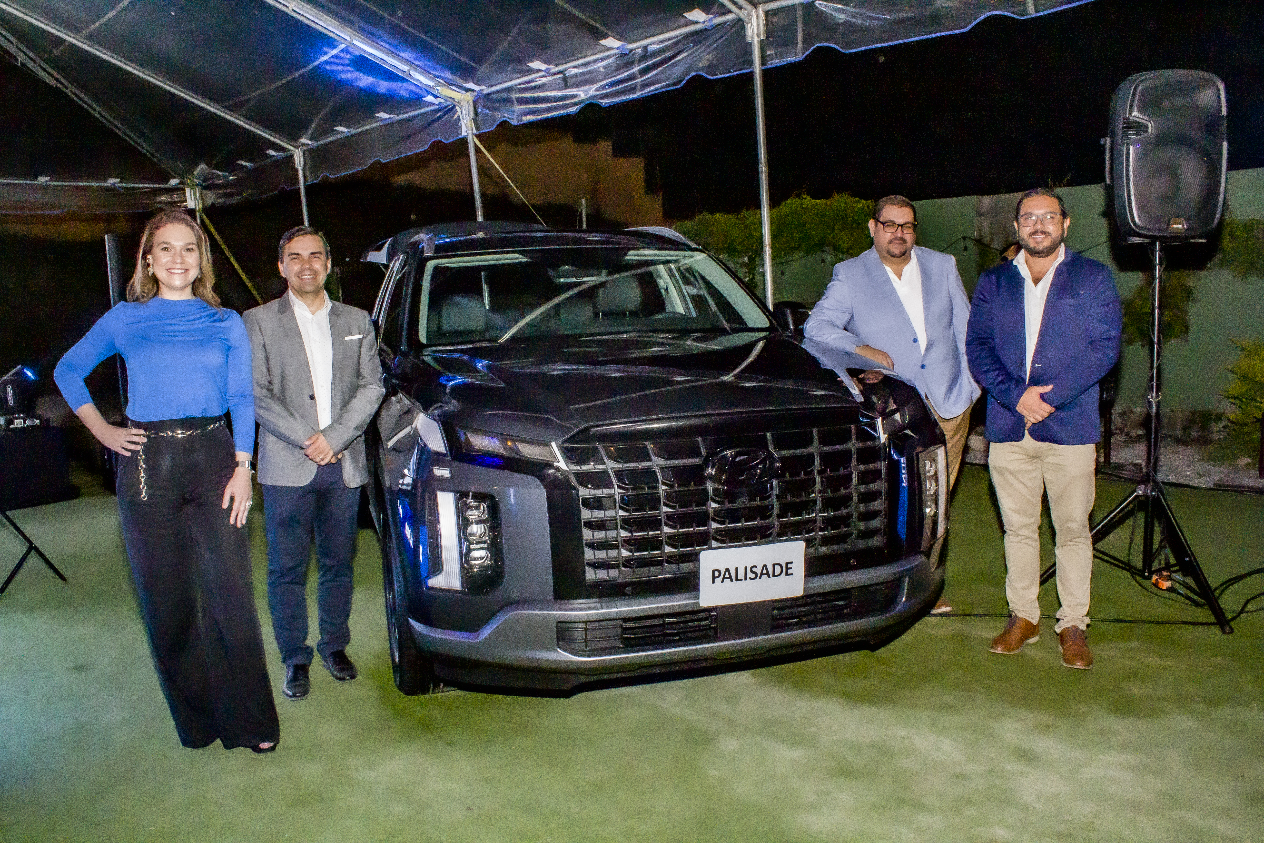 Paola Safiano, gerente regional de Mercado; Rodolfo Araya, director comercial regional; Jerry campos, gerente regional de Productos; y Alejandro Ortiz, gerente de marca para Guatemala Hyundai / Grupo Q. Foto Prensa Libre: Cortesía Gabriela Santisteban