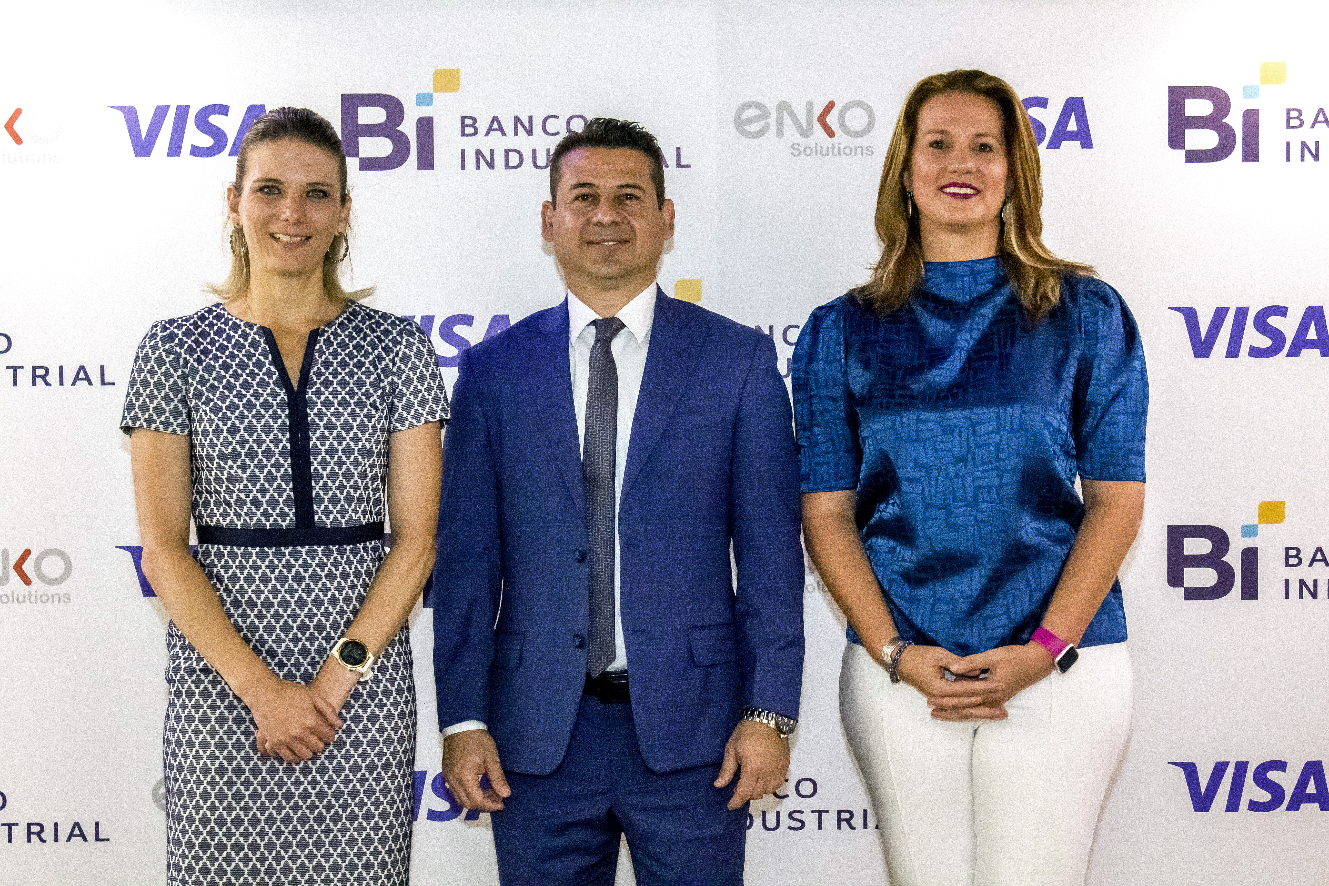 María José Paiz, asistente de Gerencia General de Relaciones Institucionales; Luis Orellana, Subgerente Banca Empresarial Banco Industrial; y Ana Cecilia Quezada, Senior Business Development Manager de Visa. Foto Prensa Libre: Cortesía Gabriela Santisteban