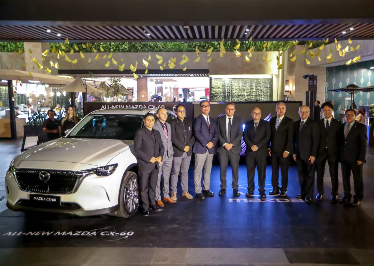 Representantes de Mazda, de Grupo Q e IVESA, presentan la nueva SUV All-New Mazda CX-60. Foto Prensa Libre: Cortesía