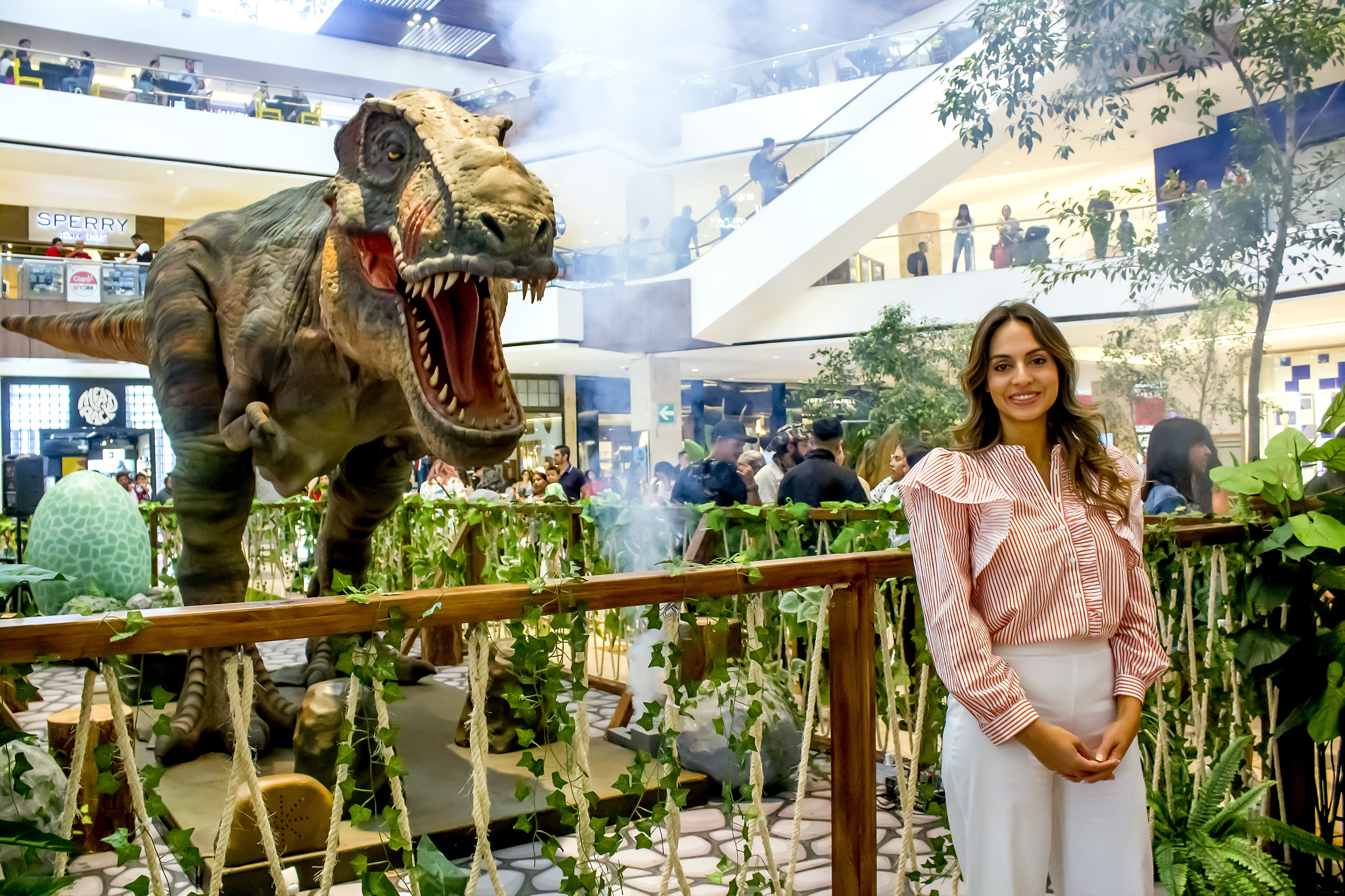 María José Marroquín, gerente de Miraflores dio a conocer el nuevo punto de diversión que es Dino World. Foto Prensa Libre: Cortesía Gabriela Santisteban