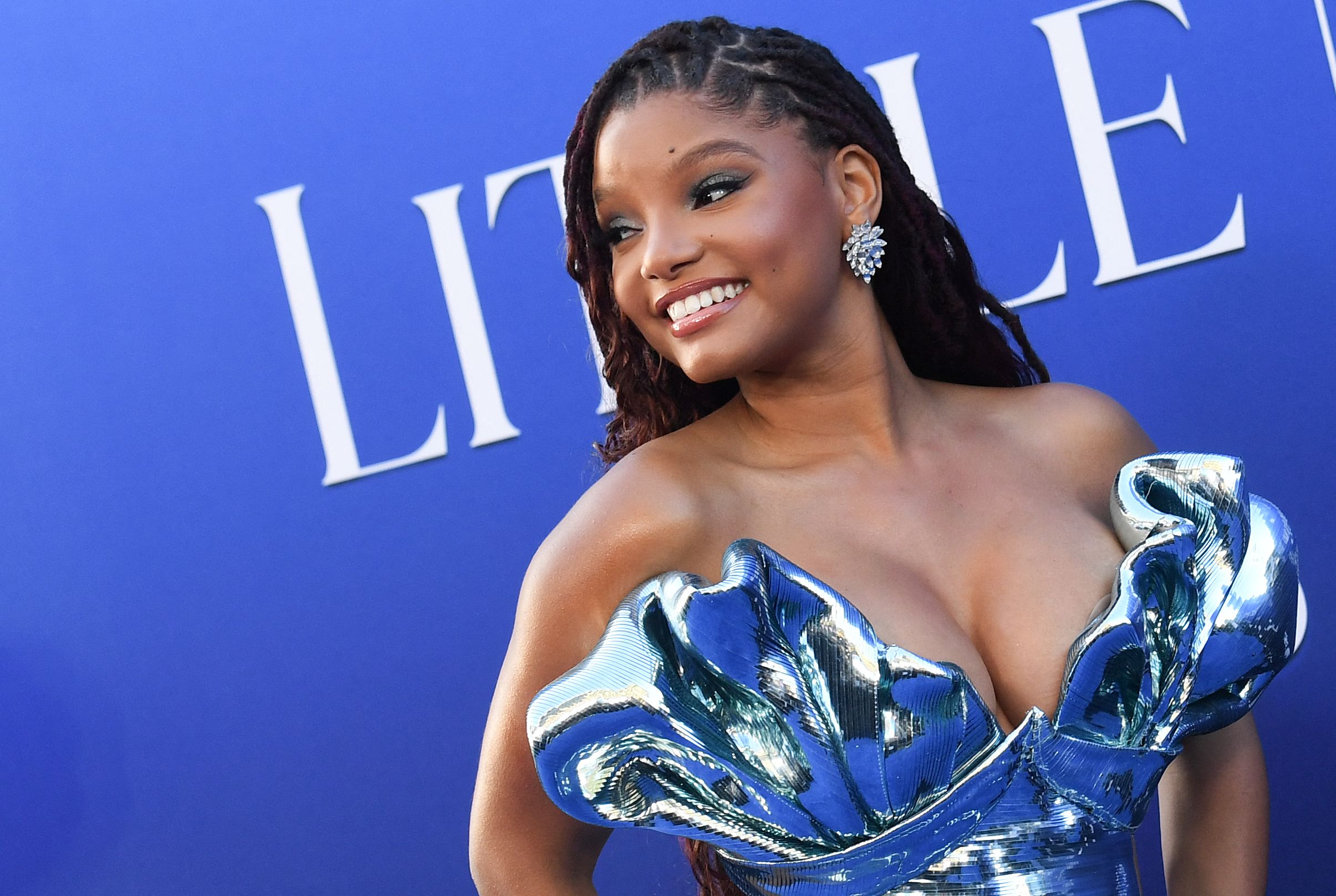 Halle Bailey en la premiere de La Sirenita en Los Ángeles, California. (Foto Prensa Libre: AFP)