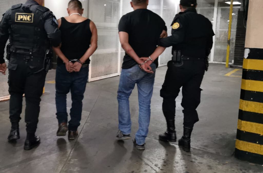 Qué dice informe de PNC sobre los dos sujetos que dispararon y fueron detenidos tras persecución en ruta a El Salvador