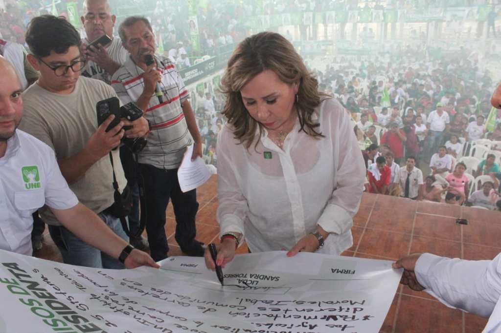 Sandra Torres candidata UNE Izabal