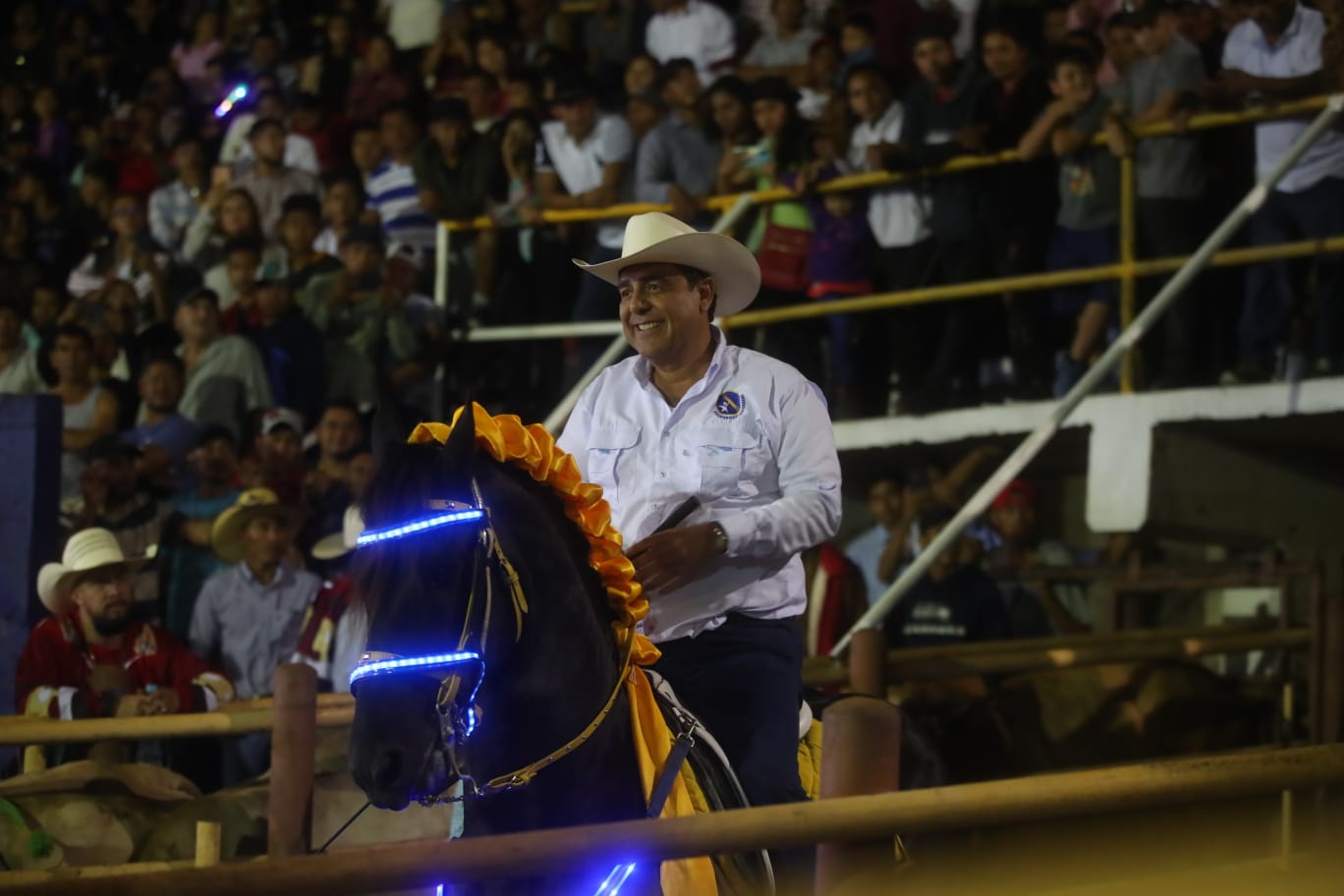 Carlos Pineda participó del jaripeo en Monjas, Jalapa. (Foto Prensa Libre: Carlos Hernández) 