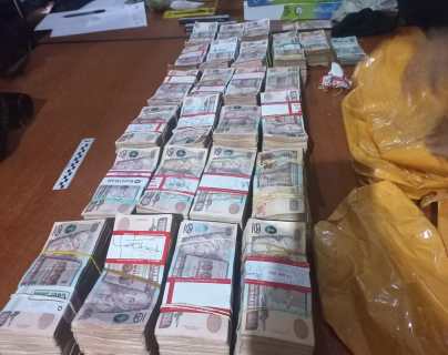 Millonaria incautación de dinero en Cobán: Conductor de camión es sorprendido con paquetes de billetes