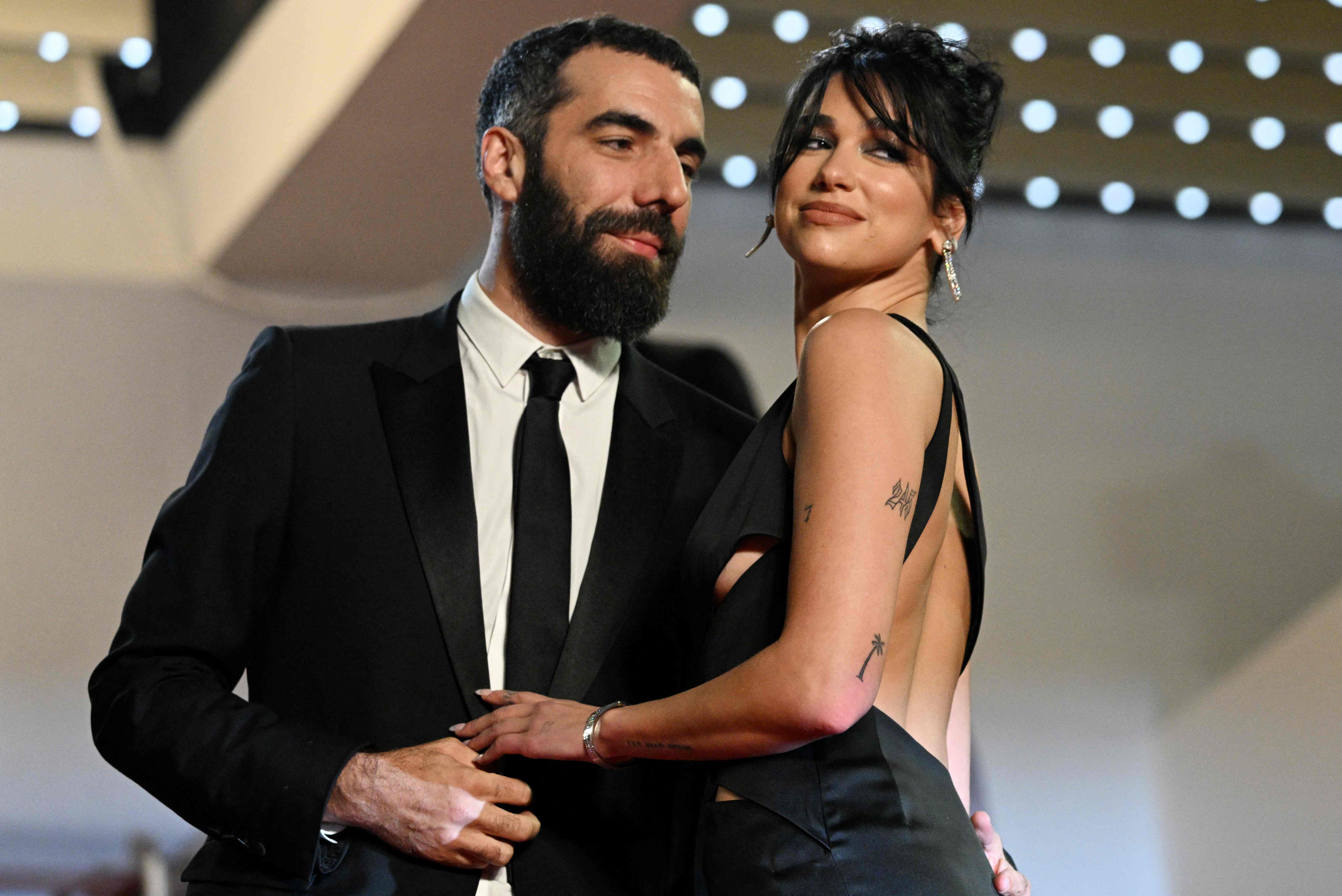 Dua Lipa confirma su relación con Roiman Gavras, director de cine, en el Festival de Cannes