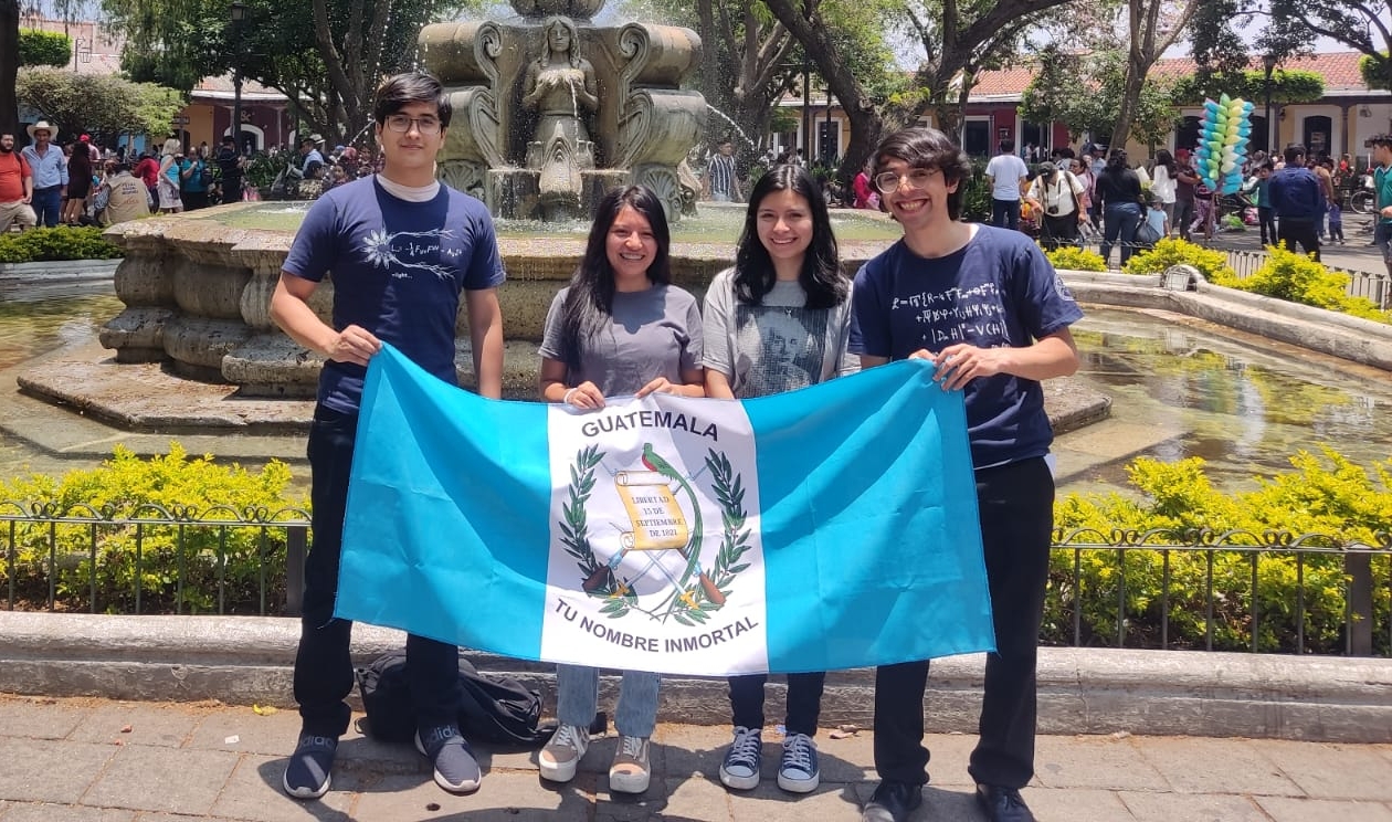 Estudiantes seleccionados a la Olimpiada Internacional de Física en Italia buscan financiar su viaje