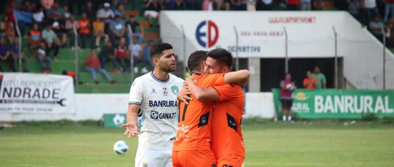 Deportivo Achuapa dio la sorpresa de esta ronda de cuartos de final al derrotar a Comunicaciones. (Foto Prensa Libre: Luis Santiago Martínez)