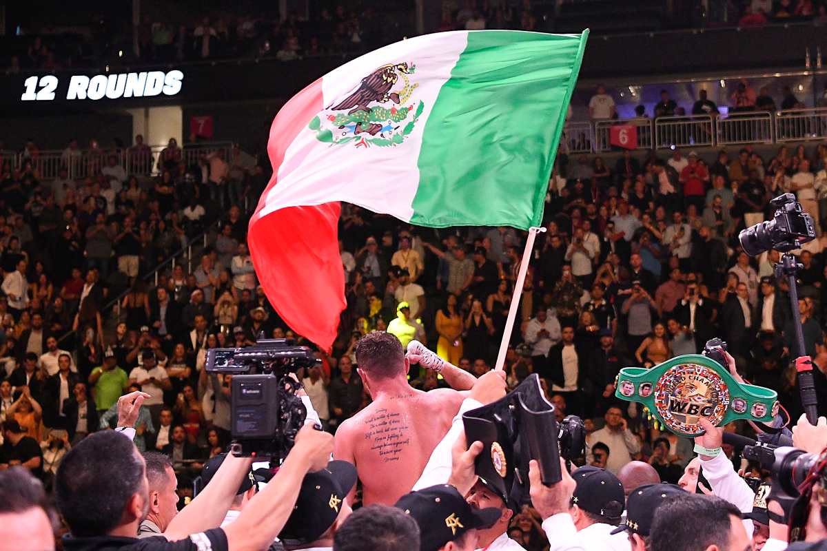 ‘Canelo’ Álvarez retiene su título mundial de los supermedianos por decisión unánime ante John Ryder