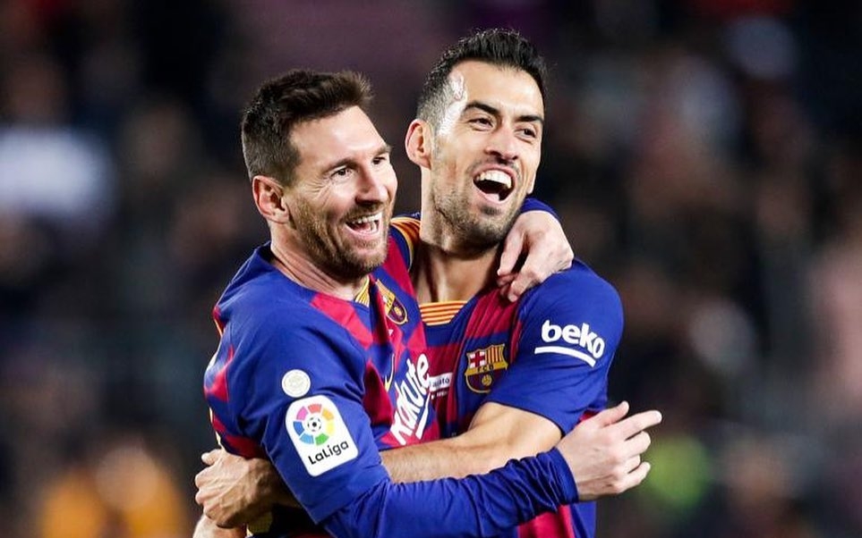 Messi y Busquets compartieron muchos triunfos en el Barcelona y fuera de la cancha los une una gran amistad. (Foto Prensa Libre: Twitter @leomessisite)