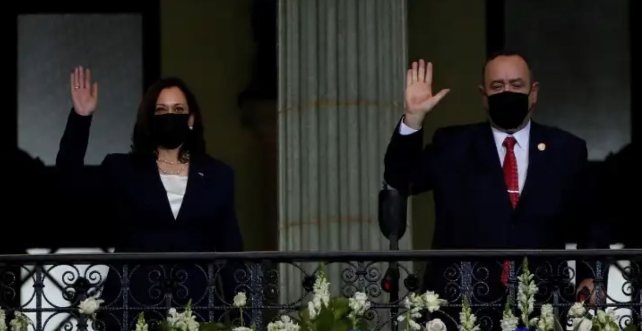 El presidente Alejandro Giammattei recibió a la vicepresidenta estadounidense Kamala Harris en junio del 2021.  (Foto Prensa Libre: Hemeroteca PL)