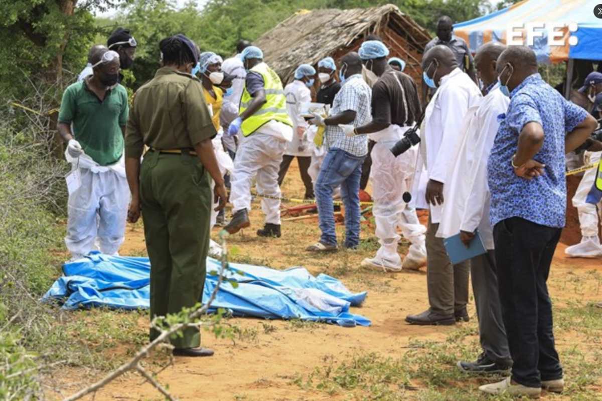 Más de 100 cadáveres de presuntos miembros de una secta fueron hallados en Kenia. (Foto Prensa Libre: EFE)
