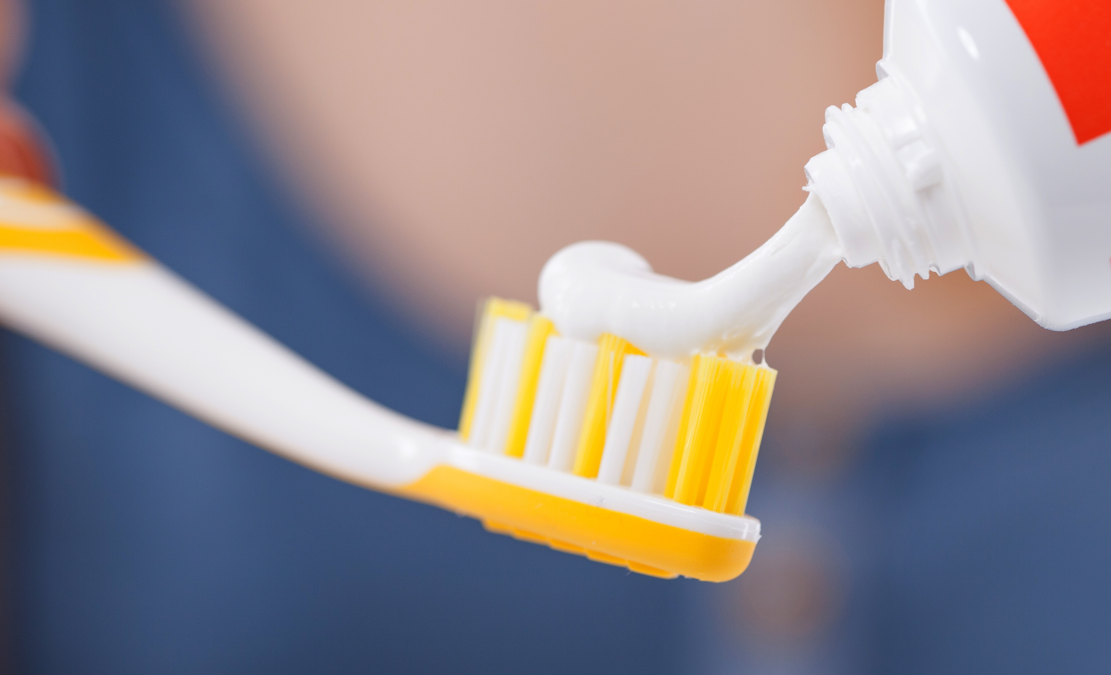 ¿Cuál es la forma correcta de cepillarse los dientes? Consejos, guías y herramientas para mejorar la salud bucal