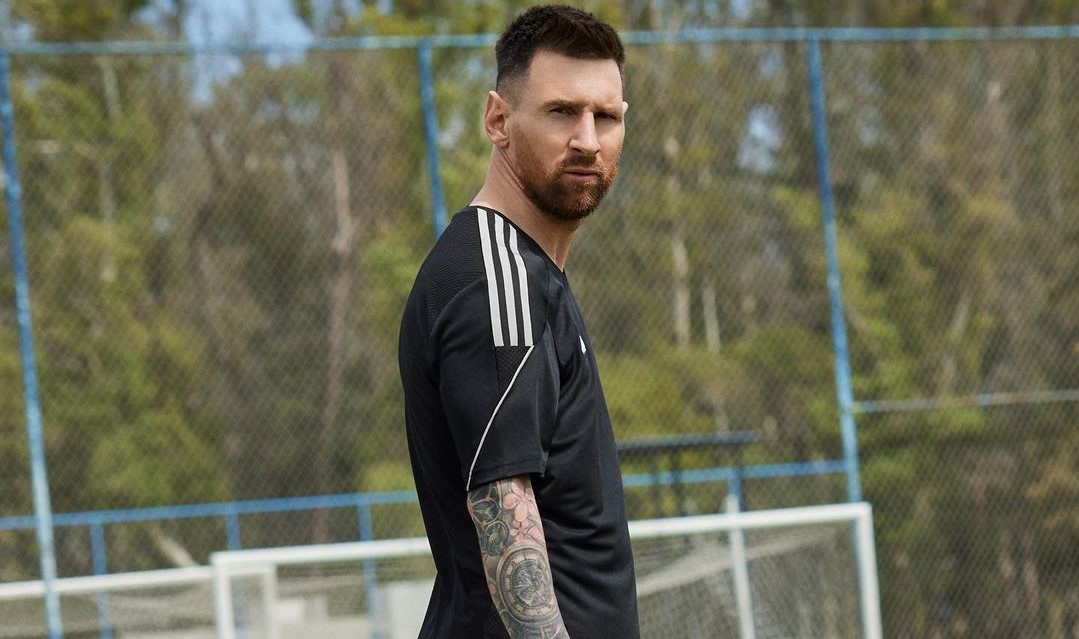 El nuevo tatuaje de Leo Messi que ilusiona a los aficionados del FC Barcelona en plena crisis con el PSG