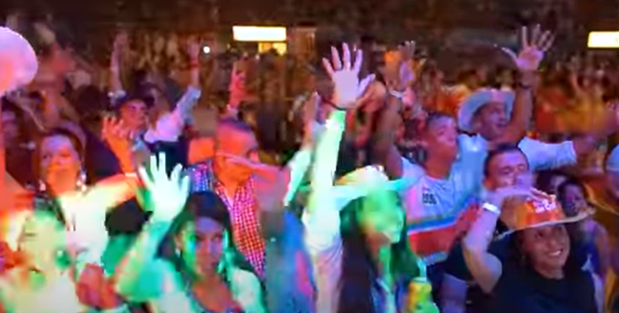 Fallece Juan Carlos Formell, de Los Van Van, tras sufrir un ataque cardiaco en el escenario en Nueva York