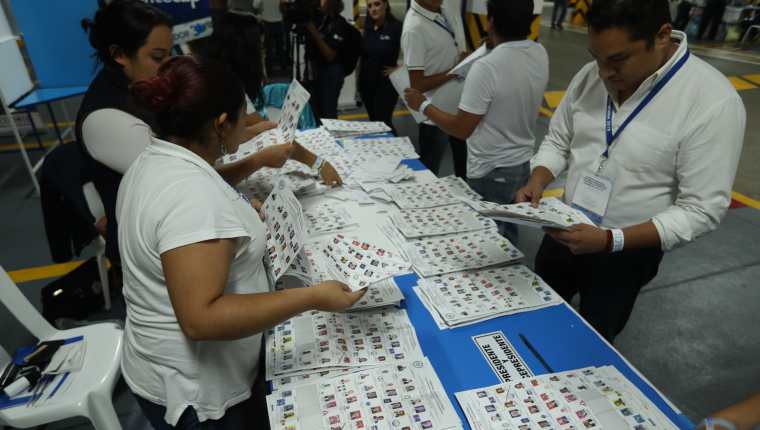 Candidatos a diferentes cargos continúan a la espera de que se resuelvan recursos mientras avanza el plazo para imprimir las papeletas electorales. (Foto Hemeroteca PL)  