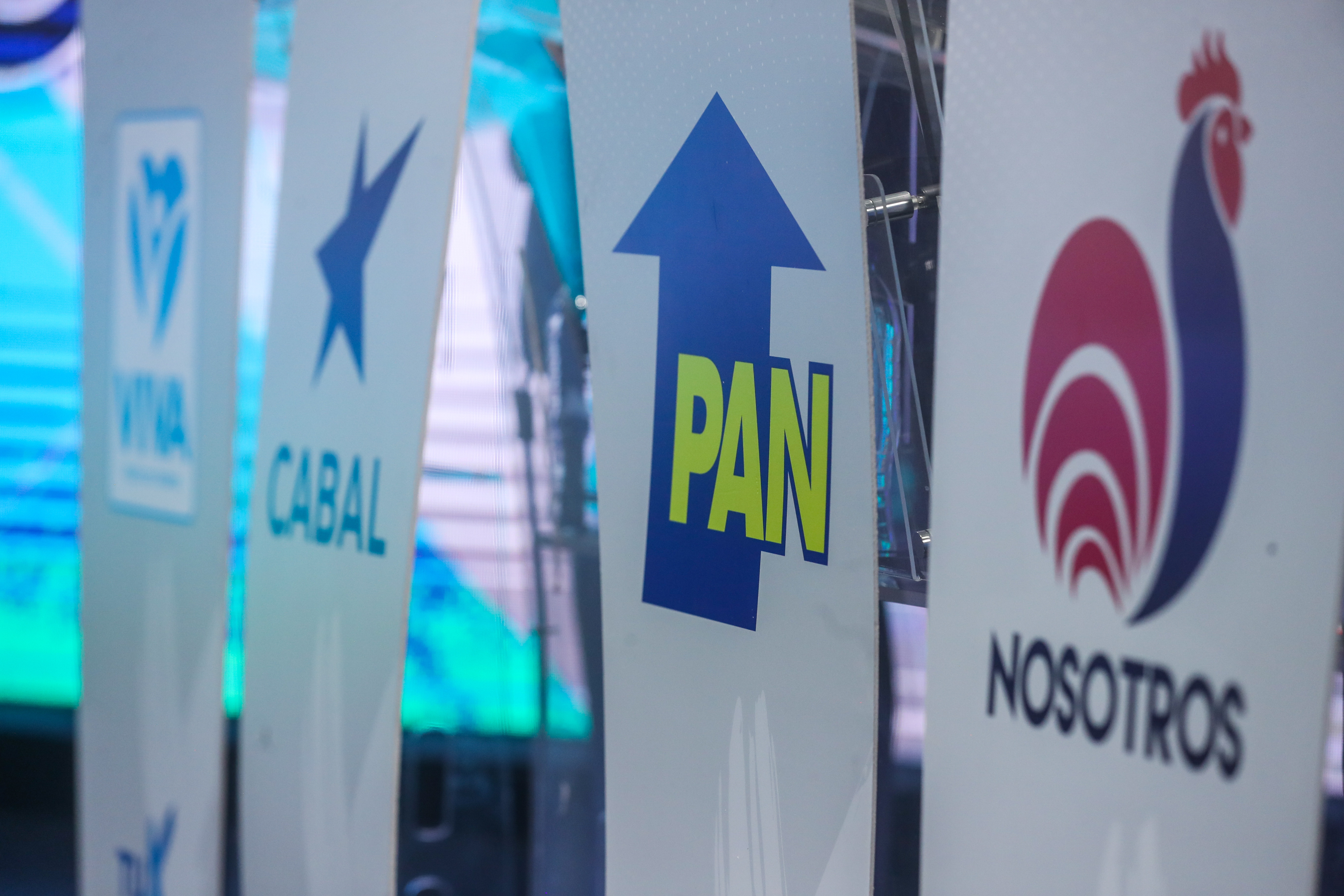 DECISIîN LIBRE 2023, ALCALDES DE GUATEMALA. Se llev a cabo el Foro/Debate Decisin Libre 2023 en el set de Guatevisin en donde estuvieron invitados varios candidatos a la alcalda de la ciudad de Guatemala. En la imagen, îscar Roberto Peralta Del Valle, del partido Viva; Erasmo Epifanio Coronado Roca, partido Cabal; Juan Carlos Eggenberger, partido PAN; y, Luis Garist, partido Nosotros.

Juan Diego Gonzlez.  090523