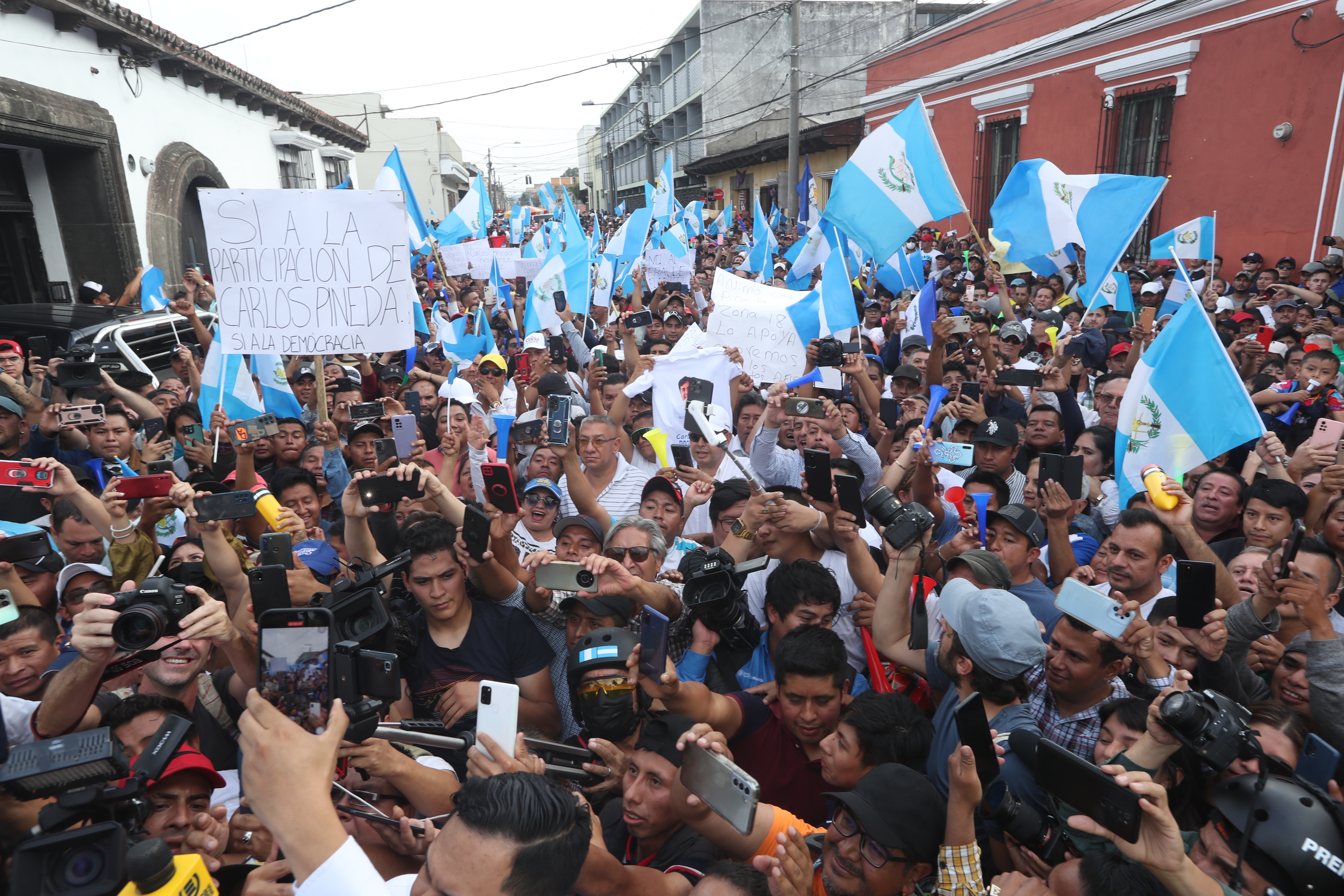 El fin de semana se produjo una manifestación en rechazo por la suspensión de la candidatura de Carlos Pineda y otras 200 más. (Foto Prensa Libre: Esbin García) 