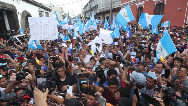 El fin de semana se produjo una manifestación en rechazo por la suspensión de la candidatura de Carlos Pineda y otras 200 más. (Foto Prensa Libre: Esbin García) 