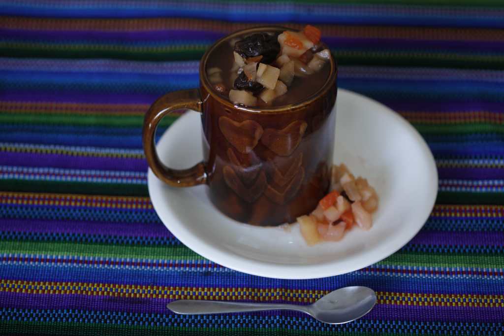 Ponche de frutas - bebida típica de Guatemala