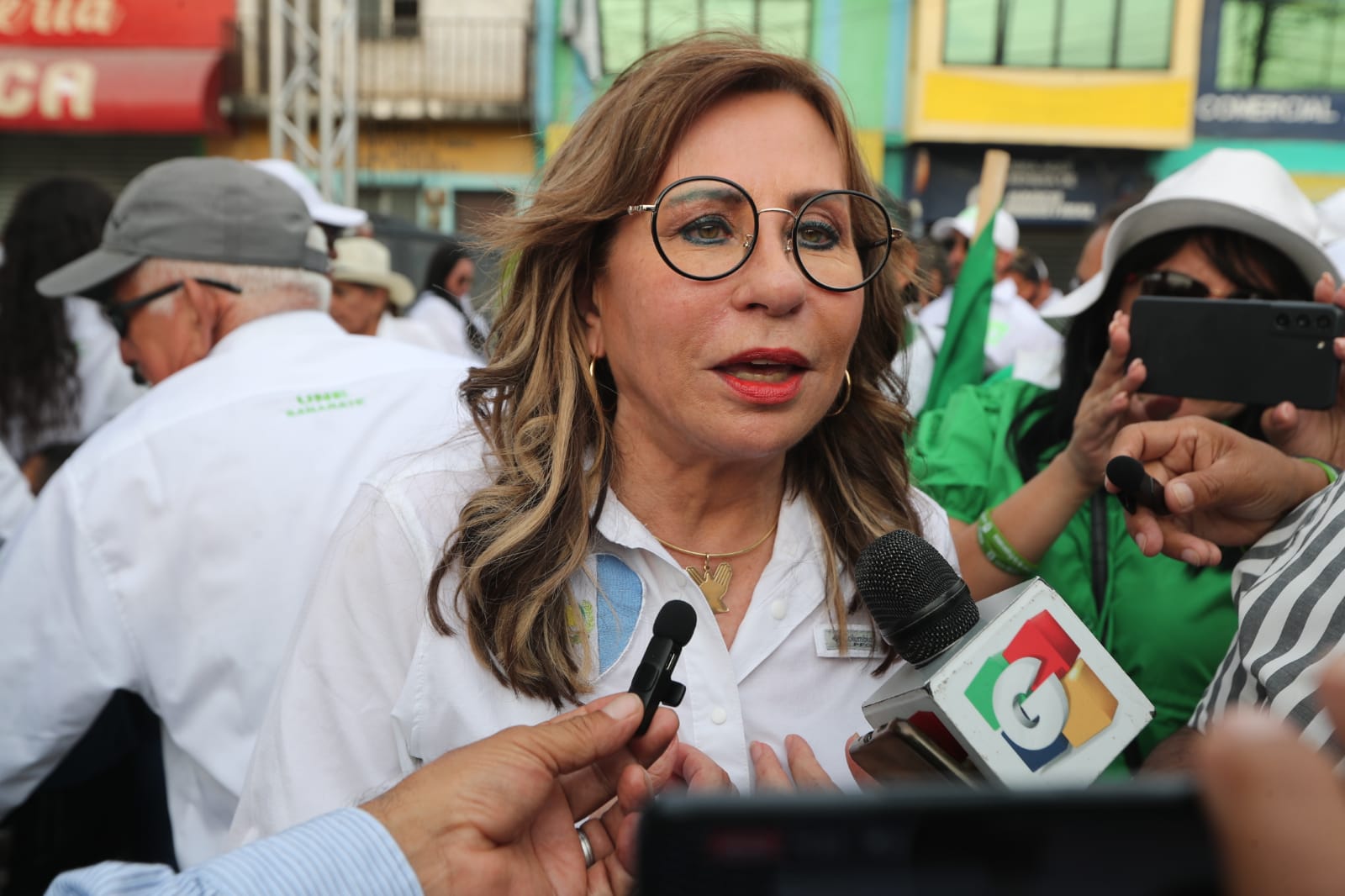 Sandra Torres visitó el municipio de Sanarate, El Progreso como parte de su campaña política. Luego habló con medios de comunicación. (Foto Prensa Libre: Elmer Vargas).