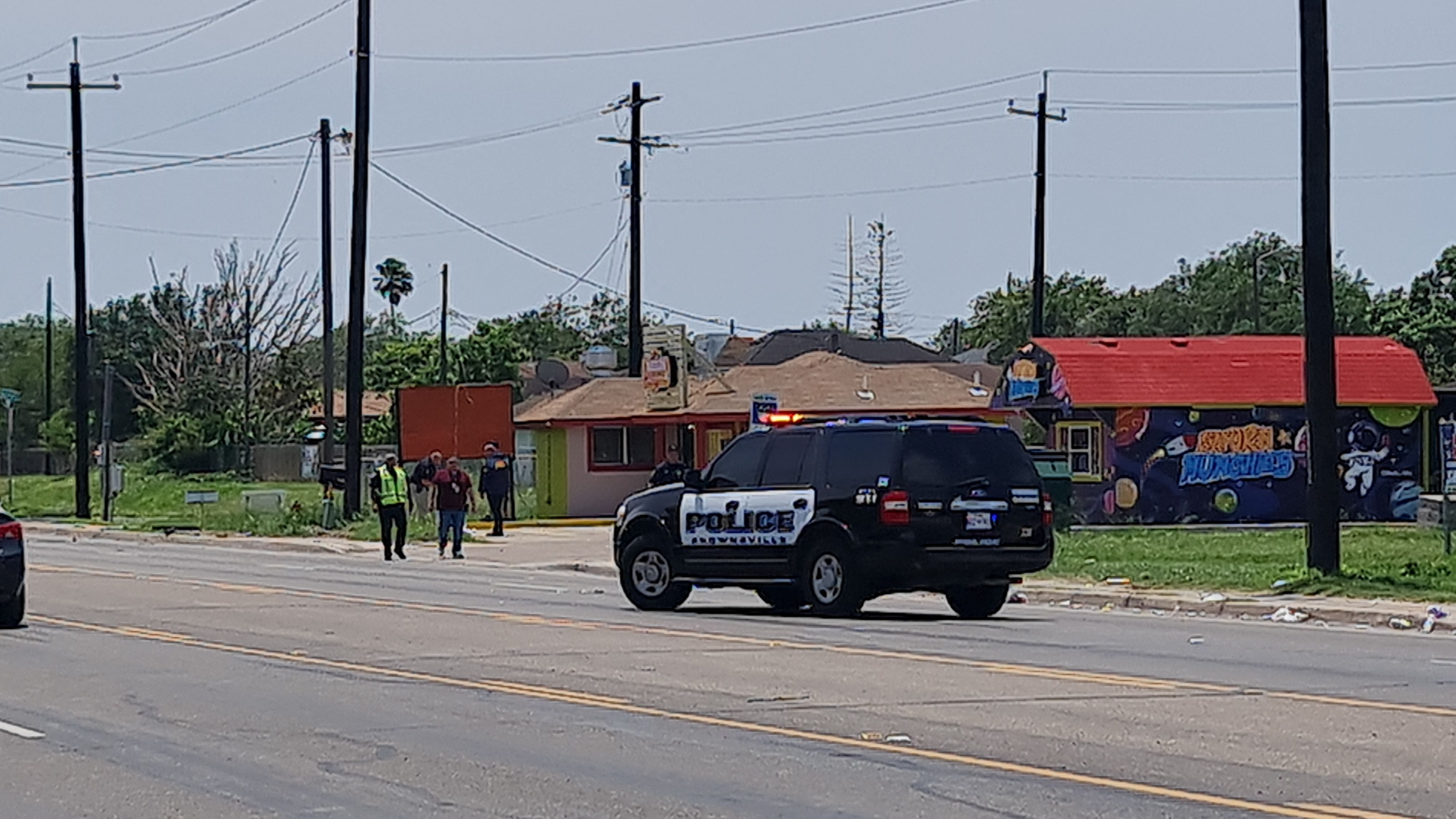 Siete muertos en Texas: Cámara graba a vehículo cuando embiste a un grupo de personas frente a un albergue migratorio