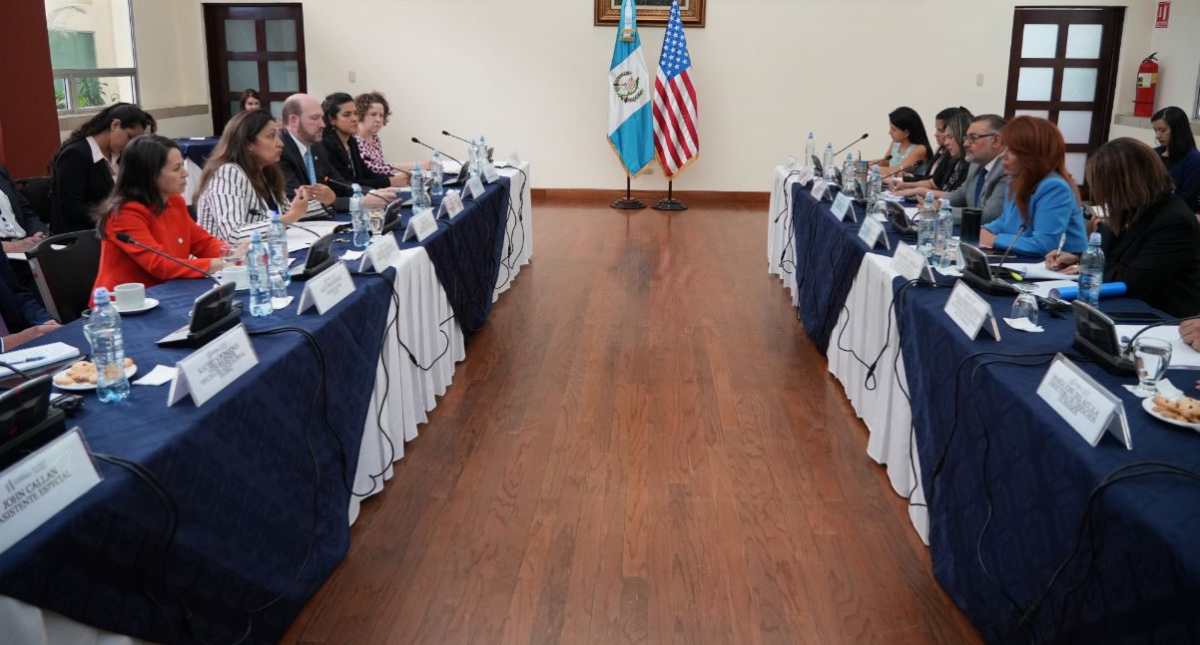 Uzra Zeya, subsecretaria de Estado de EE. UU., visita Guatemala para abordar temas como migración y narcotráfico
