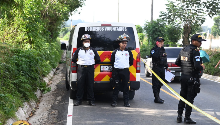 Un cuerpo envuelto en sábanas y un hombre sin vida dentro de su vehículo: se registran varios fallecidos en jornada violenta en Guatemala
