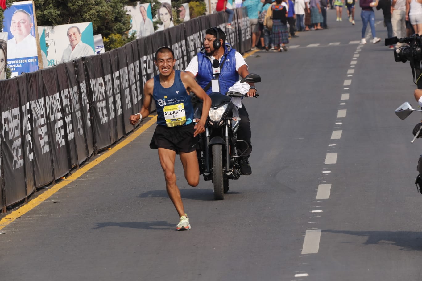 Alberto González es el gran ganador del Medio Maratón de Cobán