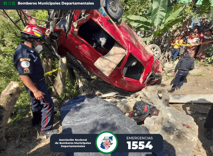Reportes dan cuenta que el número de heridos se elevó a 18 personas. Fotografía: Bomberos Municipales Departamentales. 