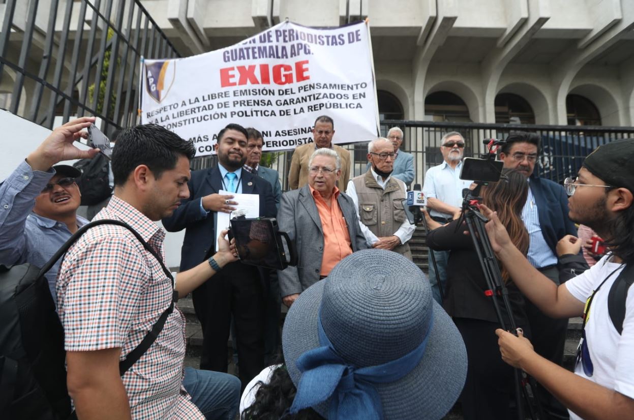Entidades de prensa interpusieron un amparo en la Corte Suprema de Justicia con el que se busca se deje de criminalizar la libre expresión del pensamiento. (Foto Prensa Libre: Roberto López)