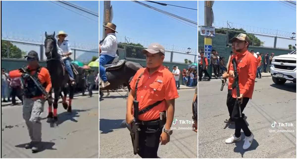 Sujetos vestidos con camisas anaranjadas que portan armas de grueso calibre participaron como custodios de personas que montaban a caballo en desfile de Amatitlán, Guatemala. (Foto Prensa Libre: captura de pantalla).