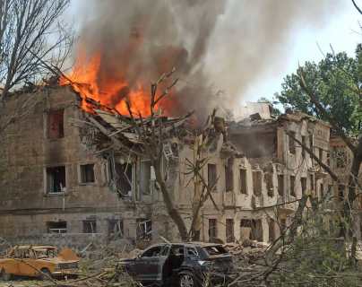 Los videos que muestran los daños provocados por bombardeos a una clínica en Ucrania y la acusación a Kiev de ataques fronterizos