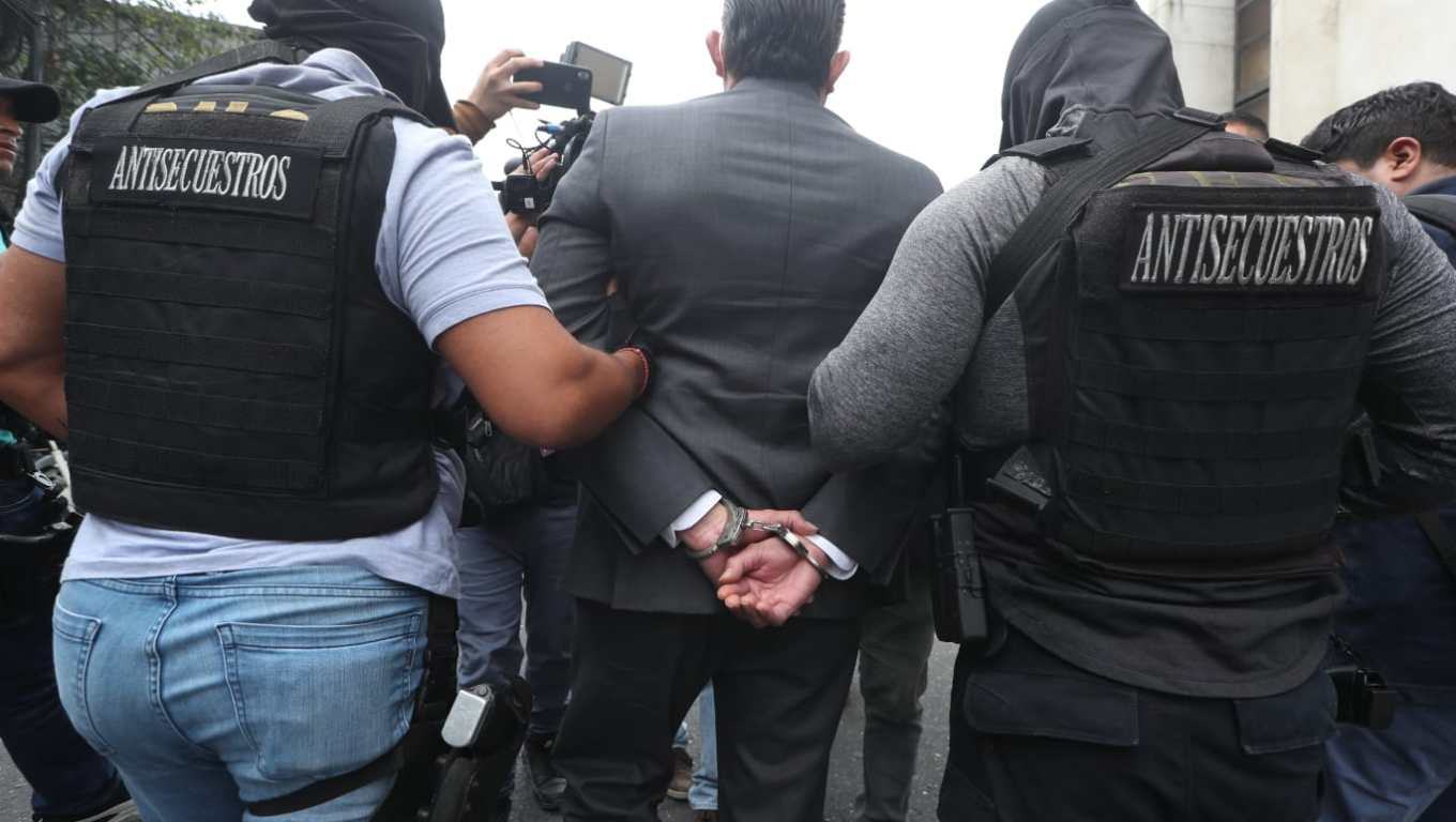 El fiscal contra el Tráfico Ilícito de Migrantes, Stuardo Campo, fue detenido este viernes 26 de mayo de 2023. (Foto Prensa Libre: Esbin García) 