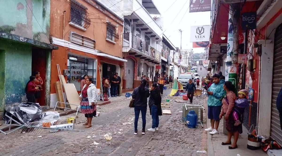 VIDEO | Esto se sabe del vehículo que arrolló a varias personas y ventas ambulantes en Chichicastenango