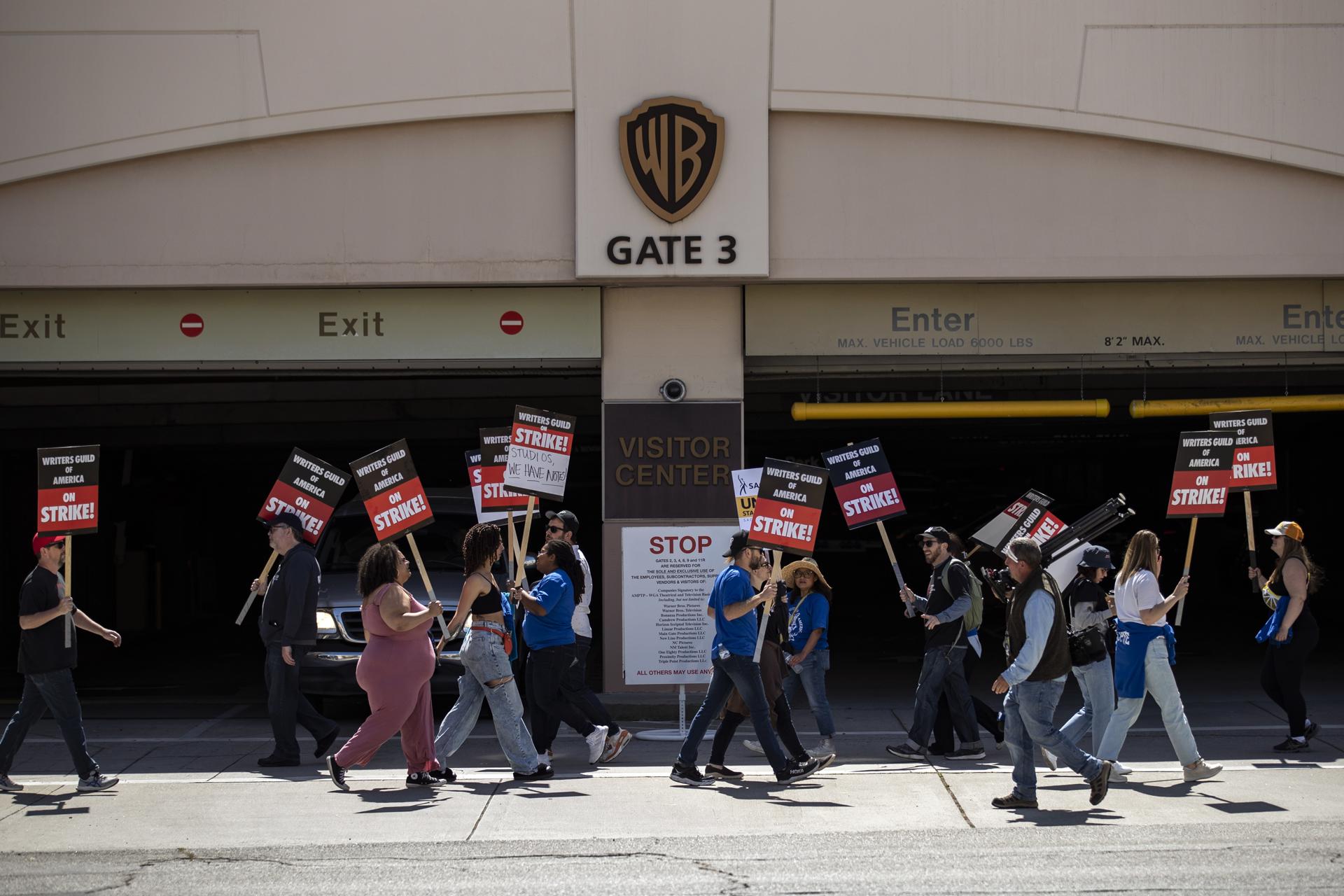 Los guionistas de Hollywood, en huelga: estas son las claves de la protesta