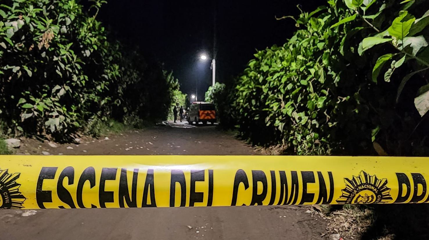 Cadáver quemado de una mujer que fue localizado en San Pedro Las Huertas, Antigua Guatemala, Sacatepéquez. (Foto Prensa Libre: Emy Sánchez)