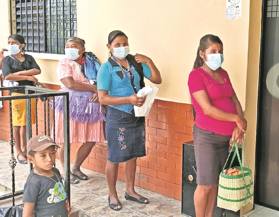 Una foto de 2022 que muestra a beneficiarias del programa de transferencias monetarias condicionadas en San Pedro Pinula, Jalapa. (Foto Prensa Libre: Hemeroteca PL/María René Barrientos)