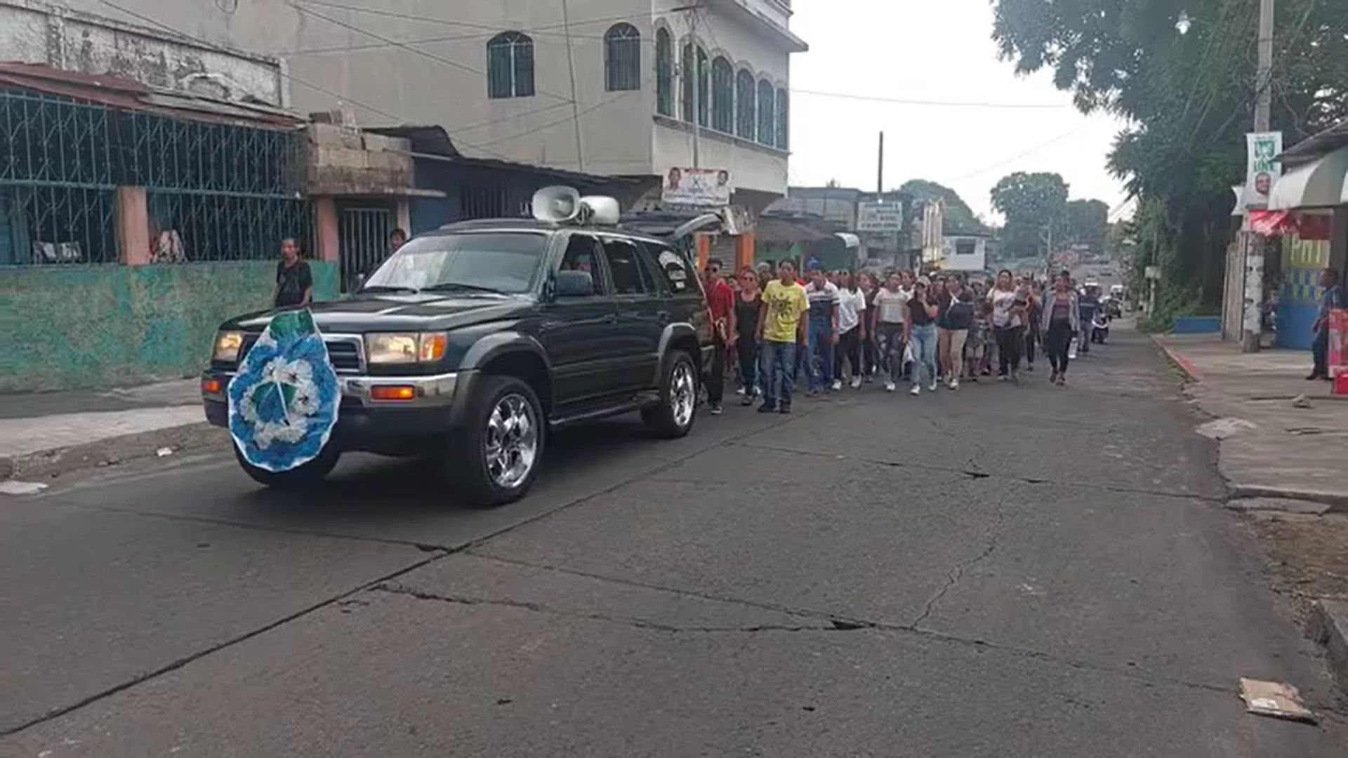 MP acude a escuela en donde estudiaba Arón, el adolescente que murió en Retalhuleu tras ser vapuleado