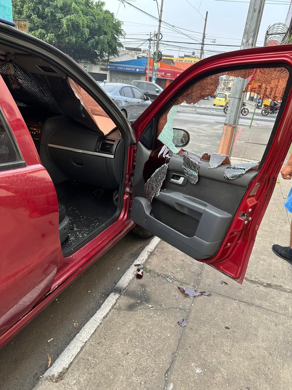 Vecinos de la colonia Ciudad Nueva, zona 2, de la Ciudad de Guatemala, reportan el hurto y robo en 17 vehículos en los últimos 15 días. El viernes 26 de mayo se robaron el depósito de agua de una vivienda. (Foto Prensa Libre: cortesía).