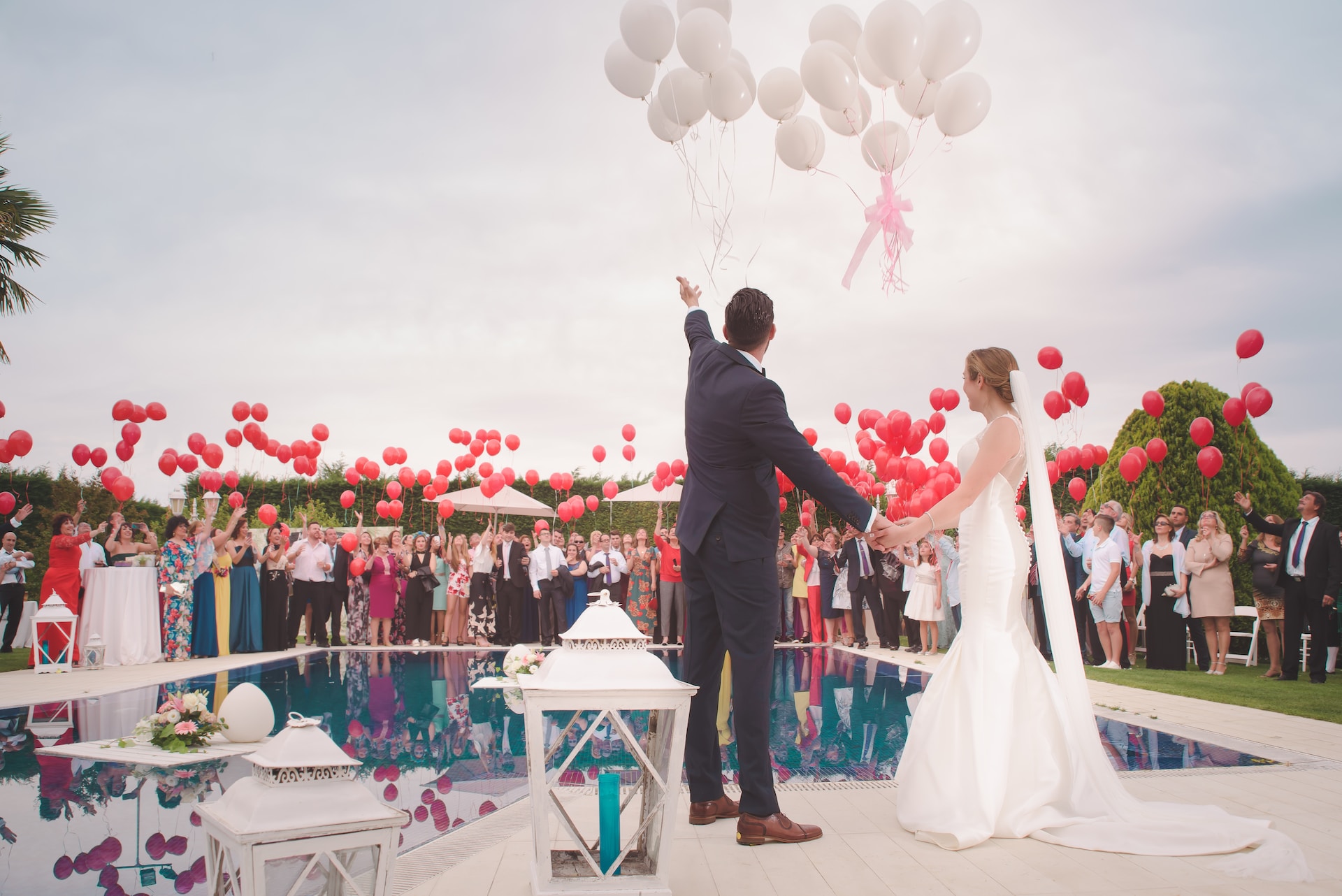 El ambiente de los invitados y el color del lugar son importantes en un sueño, porque le ayudarán a interpretar el sueño de la boda. (Foto Prensa Libre: Álvaro CvG en Unsplash).