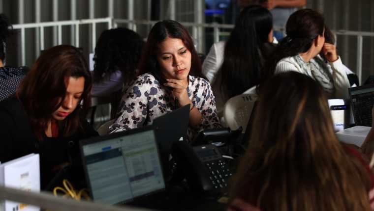 Primer simulacro del sistema de Transmisión de Resultados Electorales Preliminares (TREP) del TSE. (Foto Prensa Libre: Carlos Hernández)