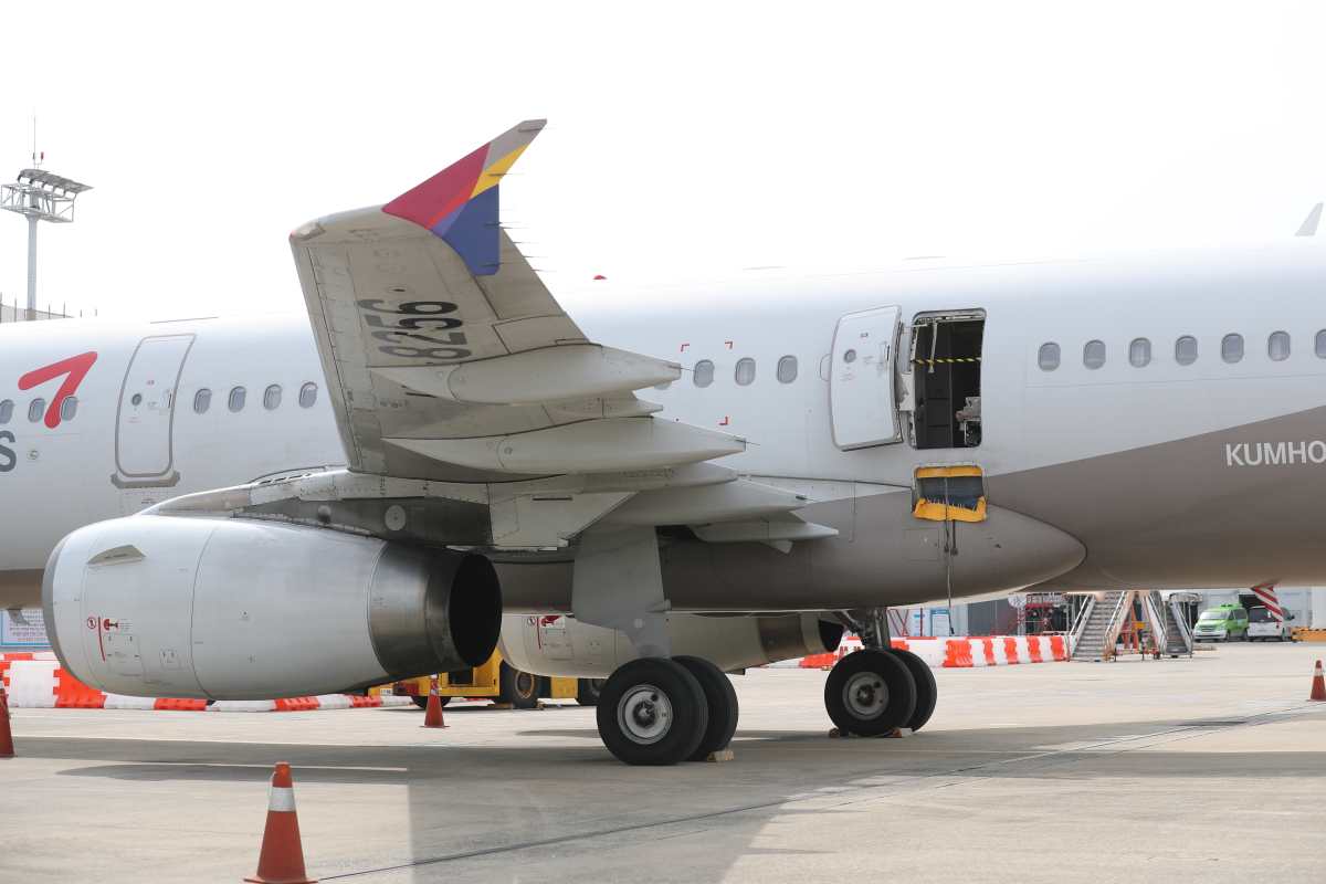 Pánico en el aire: avión aterriza después de que un pasajero abriera la puerta en pleno vuelo
